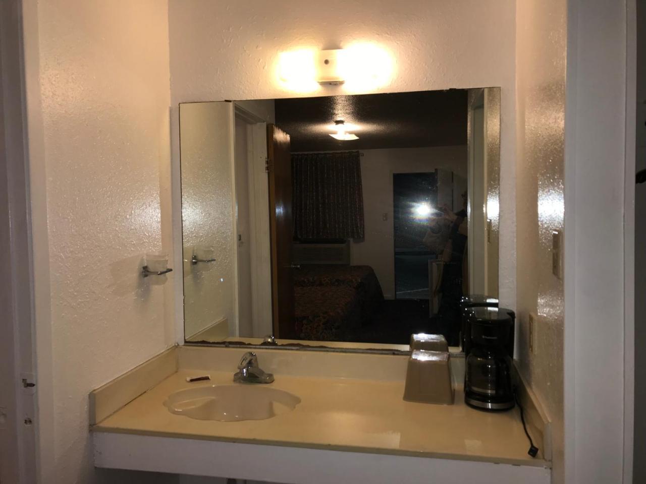 Luxury Inn George West Екстериор снимка